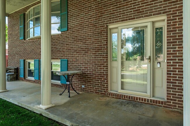 Building Photo - JC Rental Available. Prime location
