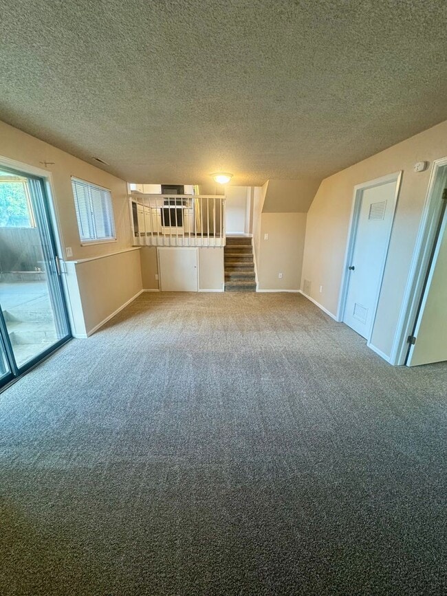 Building Photo - 4 Bedroom Home in Village 7, Centrally Loc...