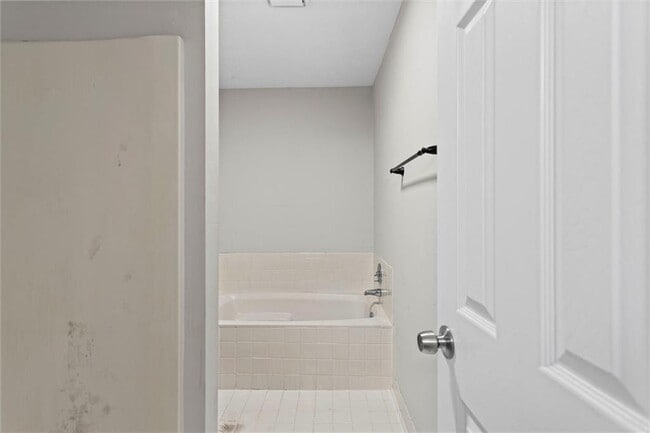 Building Photo - 658 Hunt Station Dr