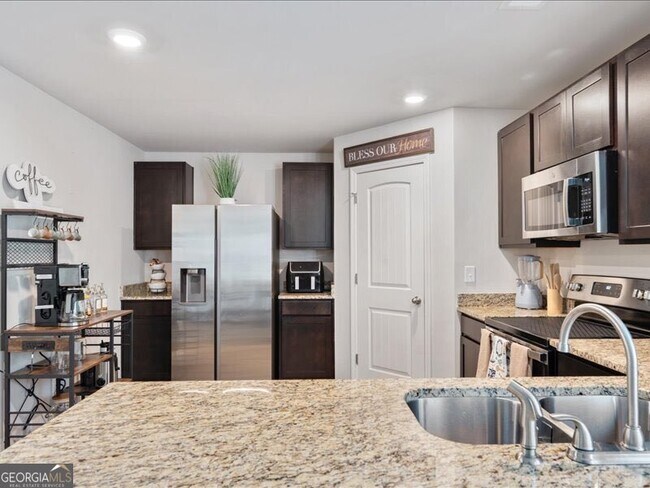 Building Photo - 174 Goodall Woods Dr