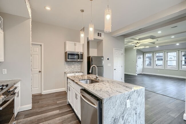 Primary Photo - 4012 Fernhill Ave