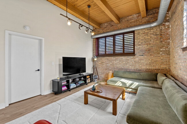 Building Photo - 1061 W 16th St