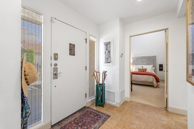 Building Photo - 303 Forest Hills Dr