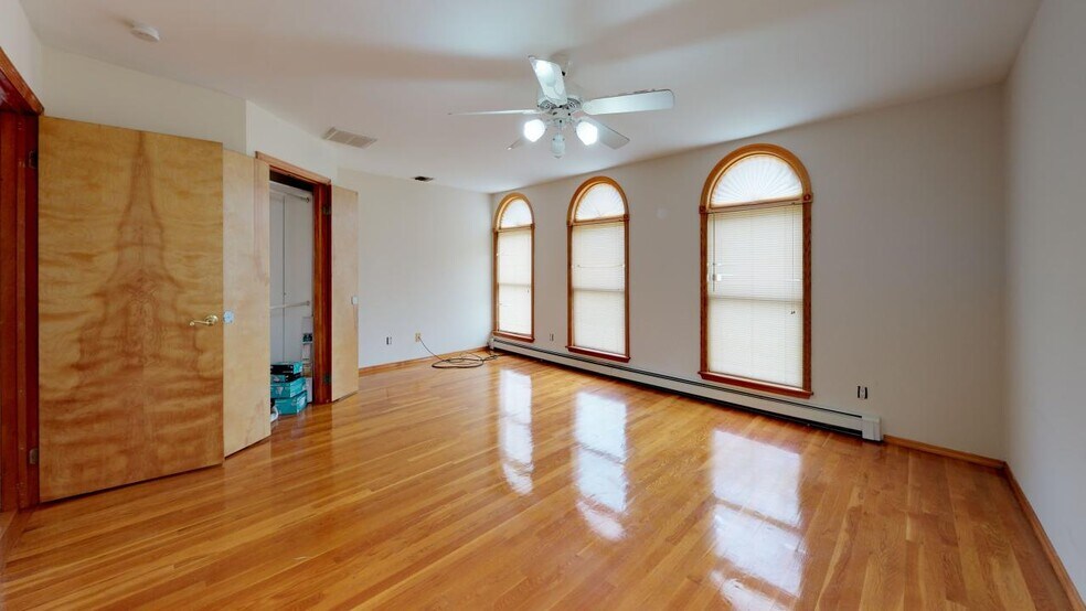 Building Photo - 60 Central Pky