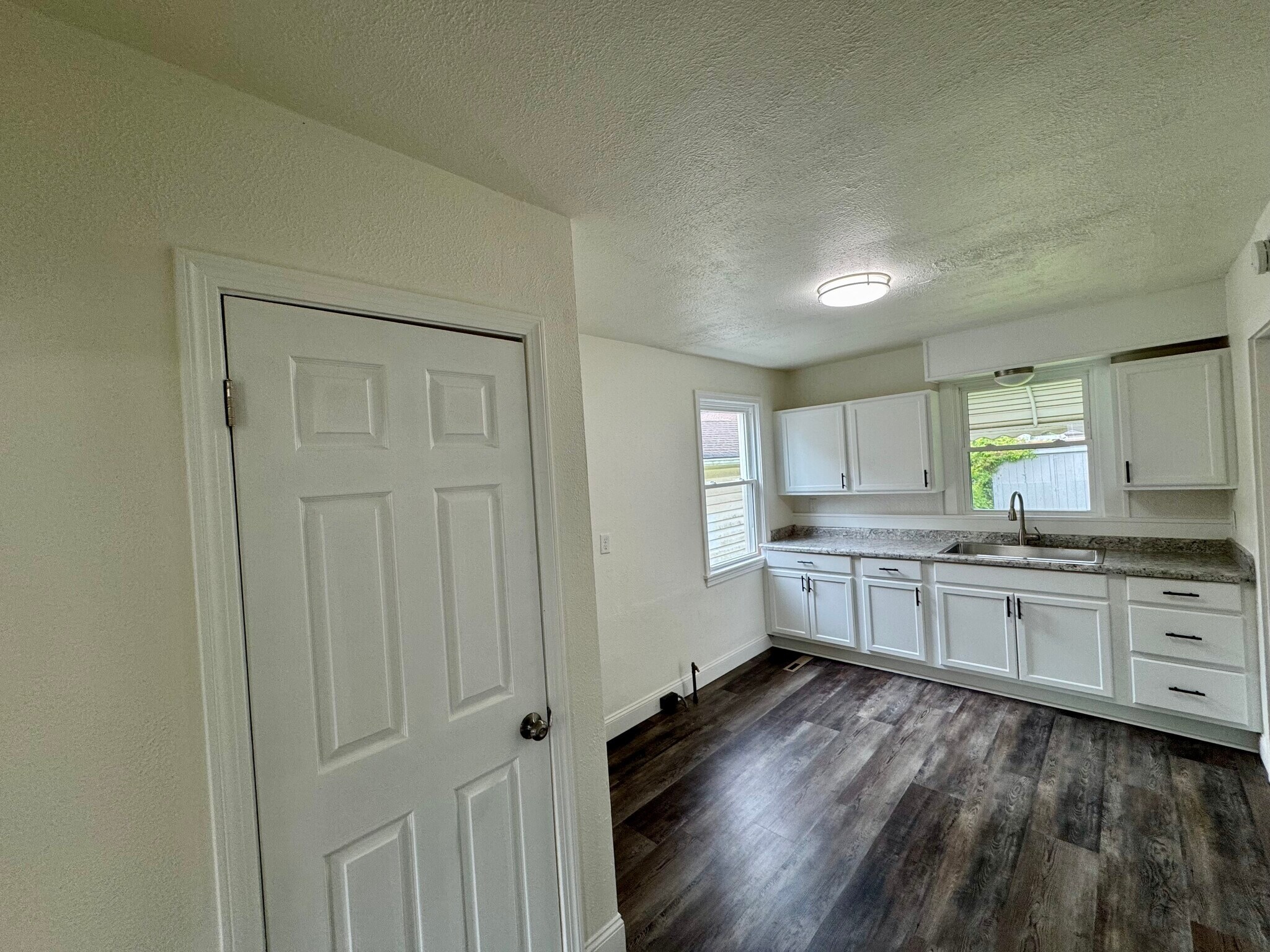 kitchen - 1387 Ivydale Ave SW