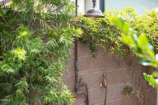 Building Photo - 117 Tujunga Ave