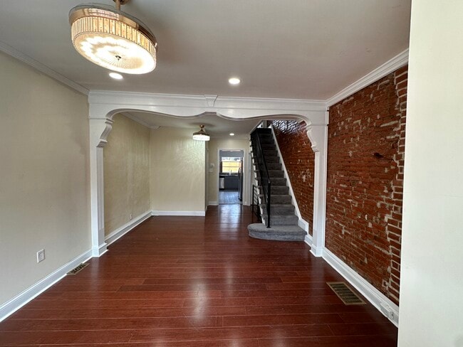 Building Photo - 523 McKean St