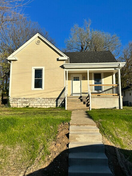 Building Photo - 636 Old Shakertown Rd