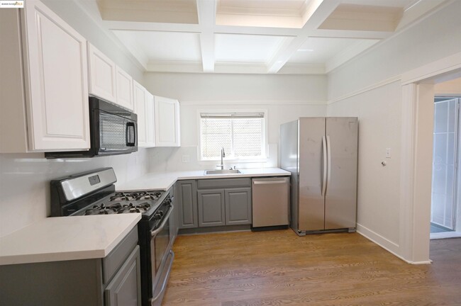 Building Photo - 685 37th St