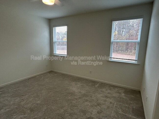 Building Photo - 403 St Clair Dr