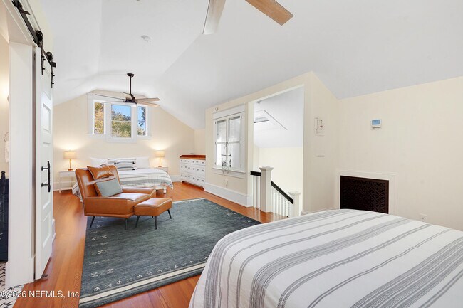 Building Photo - 290 St George St