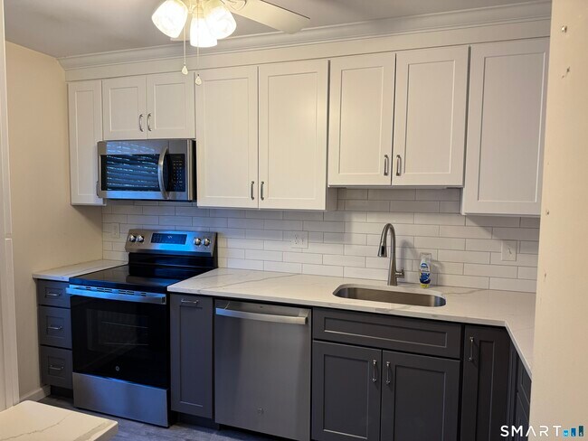 Building Photo - 53 Seaside Ave