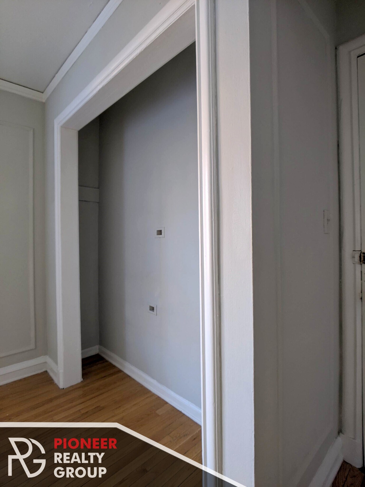 Building Photo - 833 W Wolfram St