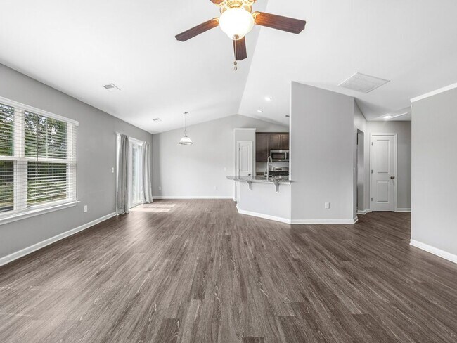 Building Photo - Stylish 3BR/2BA Home with Bonus Room in Gr...
