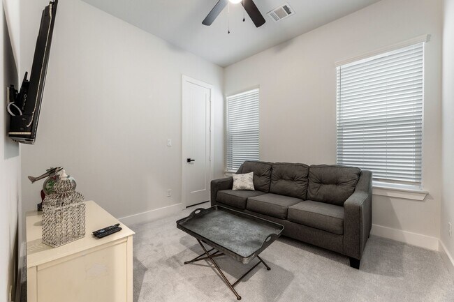 Building Photo - 5725 White Magnolia St.