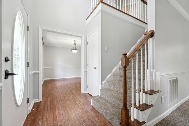Building Photo - 223 Wintergreen Dr