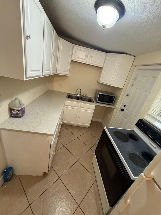 Building Photo - 1608 St