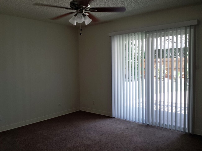 Building Photo - Almost 2000 SF home near Fresno State