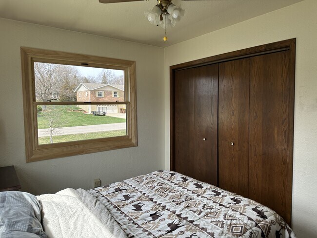 Building Photo - 2427 Mallard Dr