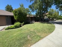 Building Photo - 507 Bluebird Pl