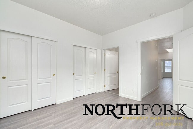 Building Photo - Charming 3-Bedroom Townhome in Prime Nampa...