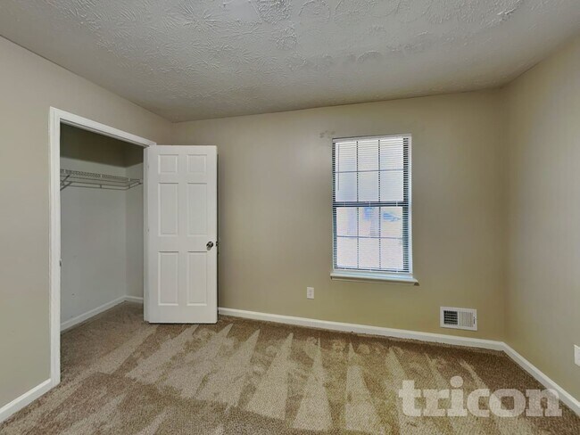 Building Photo - 1897 Falls Cove