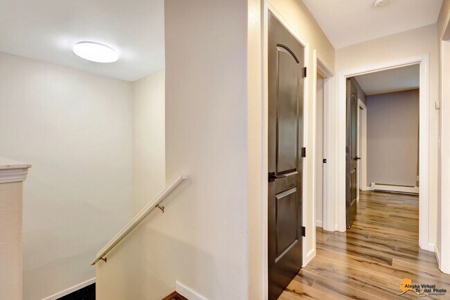 Building Photo - Modern 4-Bedroom Townhome in Desirable Sou...
