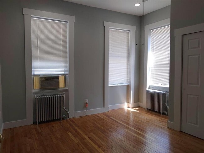 Building Photo - 649 Jersey Ave