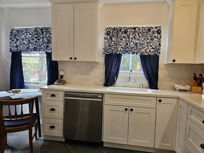 Building Photo - Charming 3 Bedroom Home in Southgate Neigh...