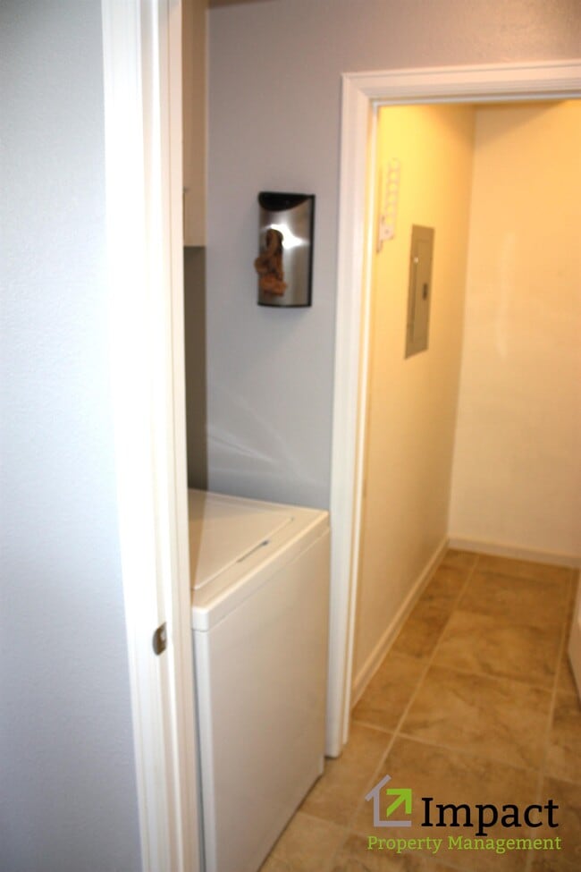 Building Photo - 12818 Ironstone Way