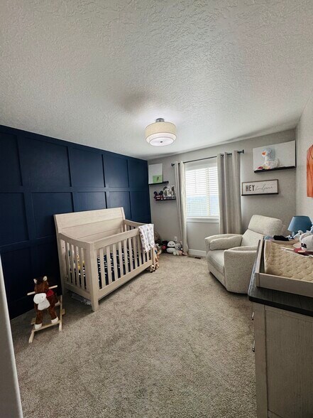 Building Photo - 758 S Aspen Way