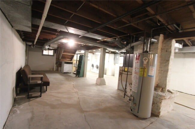 Building Photo - 7028 Glades Ave