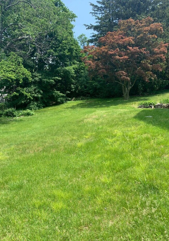 Building Photo - 757 Manton Ave