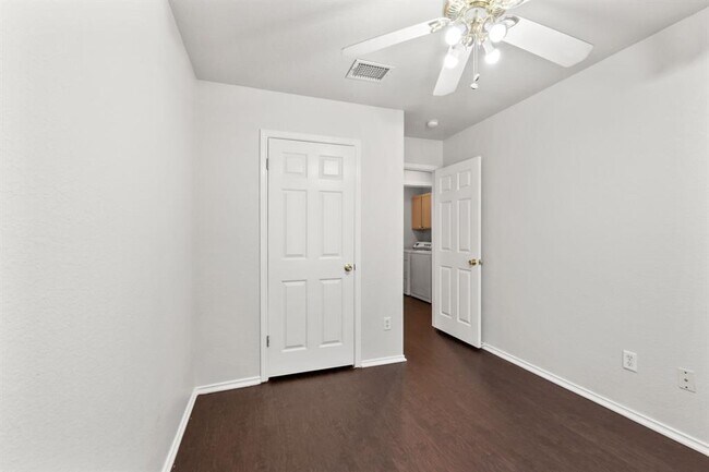 Building Photo - 160 Prairie Springs Loop