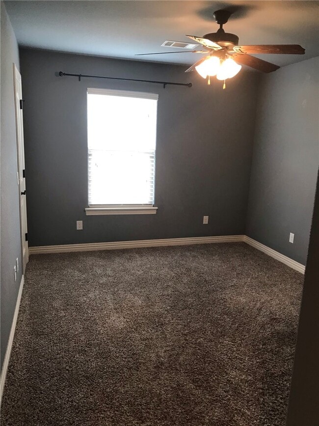 Building Photo - 709 Olivia Ln