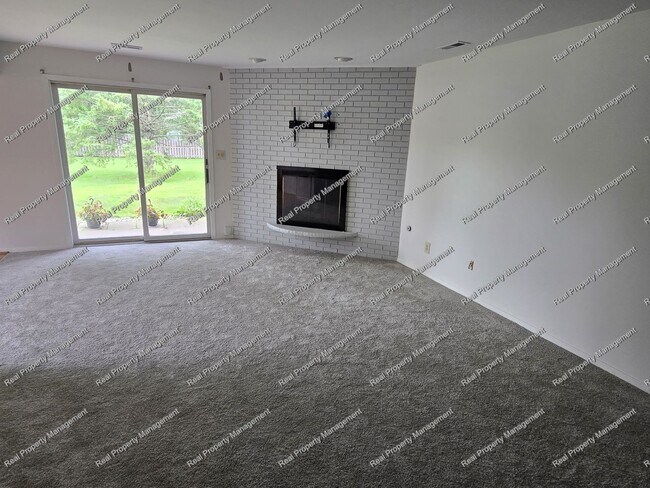 Building Photo - 1315 Brookside Dr