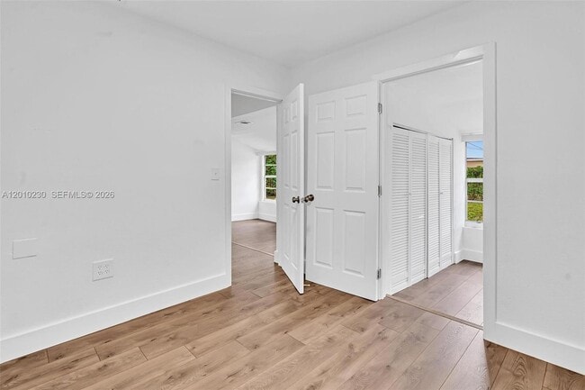 Building Photo - 2636 SW 29th Ct