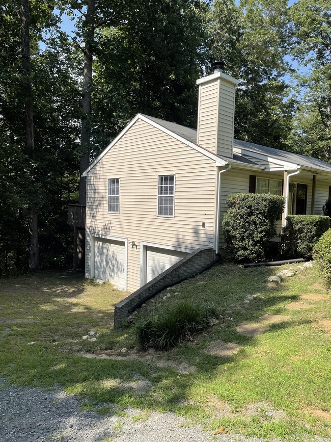 Building Photo - 137 Tulip Rd