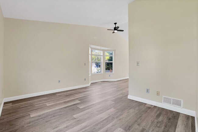 Building Photo - 5541 Mid Day Dr