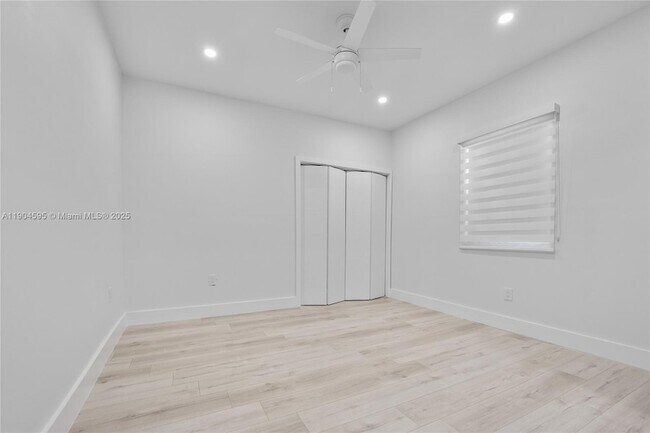 Building Photo - 129 SW 9th Ave