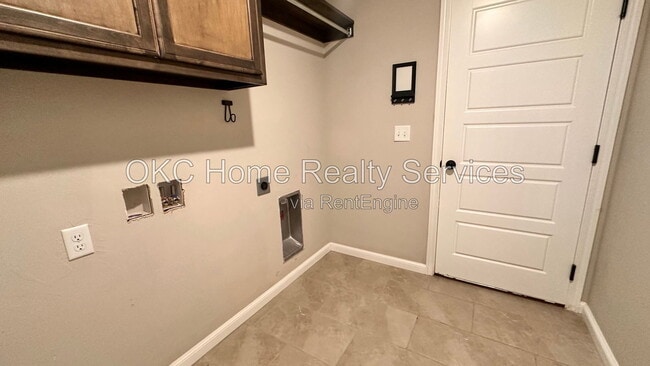 Building Photo - 7724 Windstone Dr