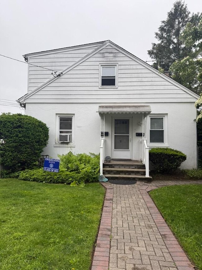 Primary Photo - 76 5th Ave