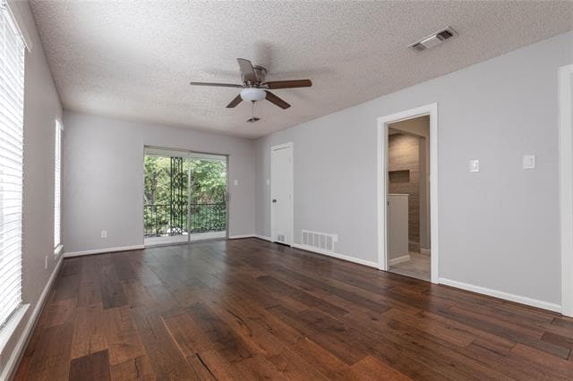 Building Photo - 2225 Park Hill Dr