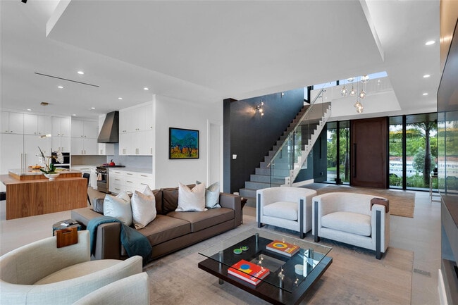 Building Photo - 1730 SE 13th St