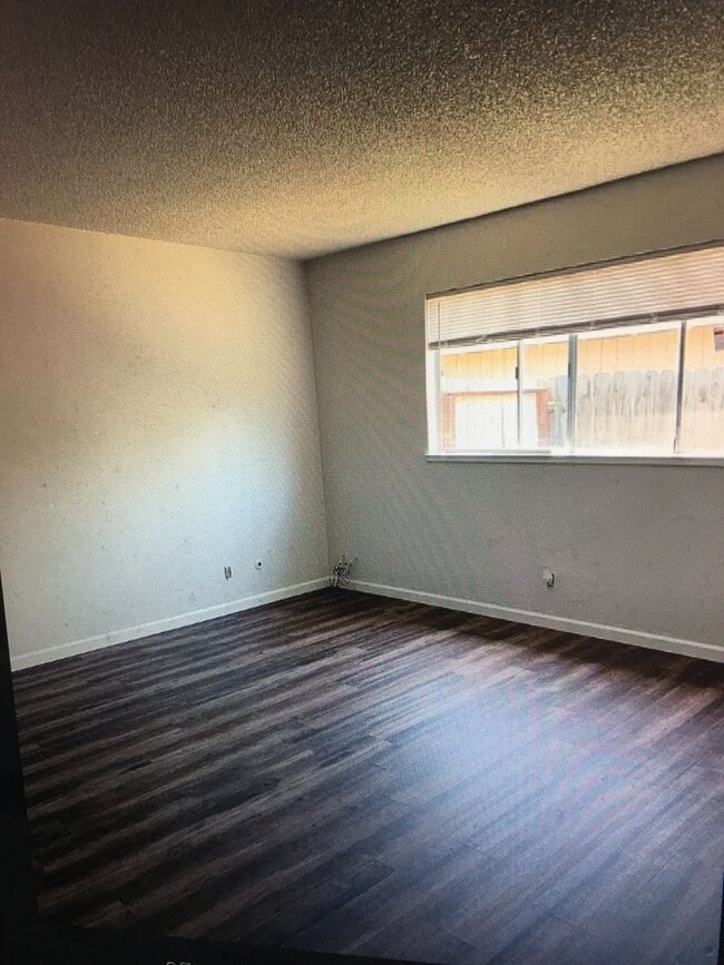 Building Photo - 2626 Burlington Pl