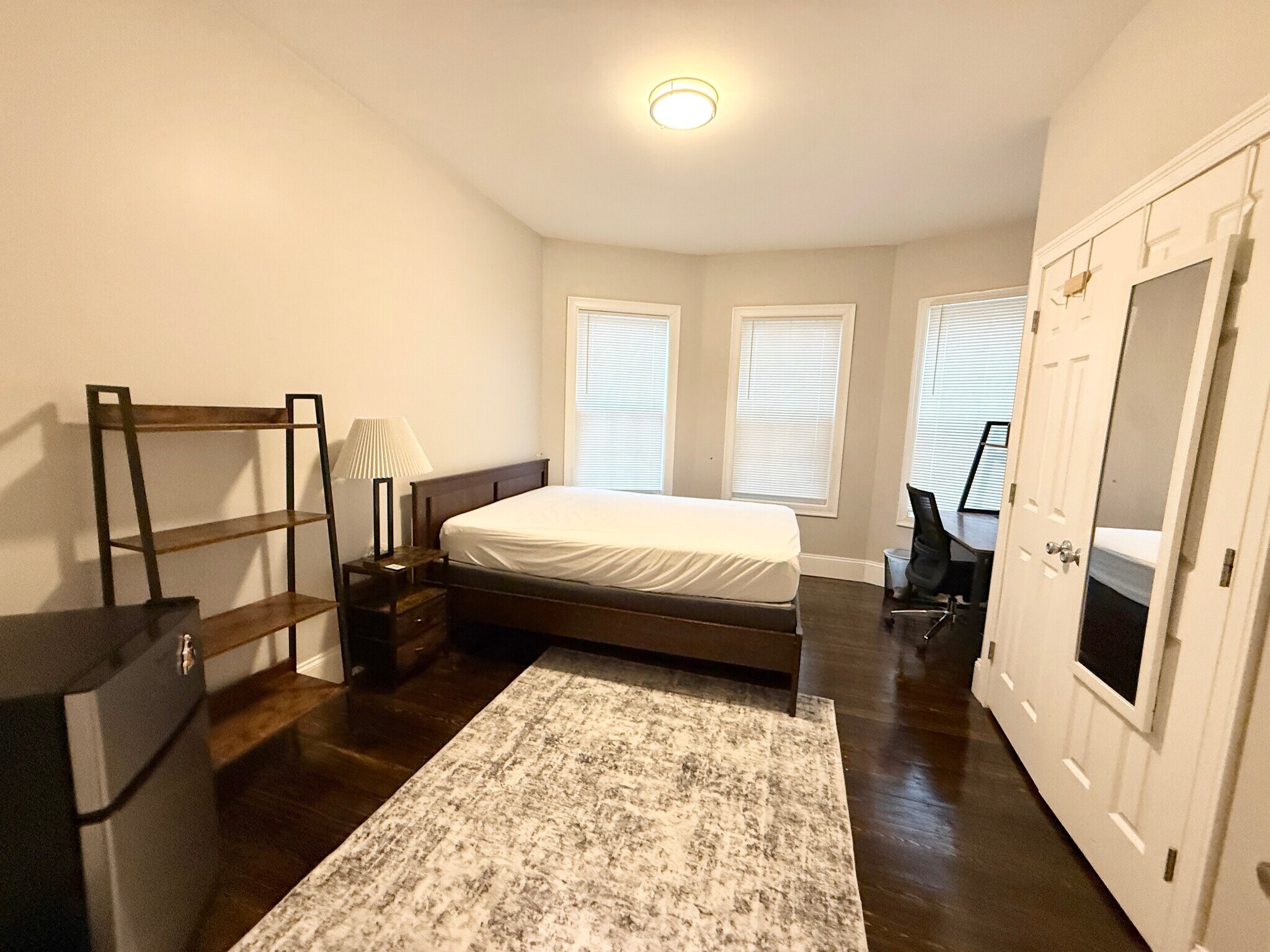 Building Photo - 91 Hillside St