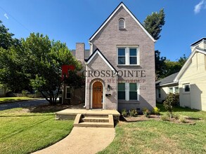 Building Photo - Tour Today! 2 Bedroom 1 Bathroom Upstairs Unit!