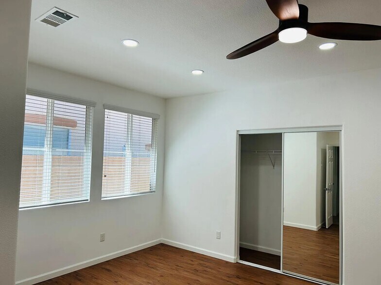 Building Photo - 40750 Hilton Head Ct