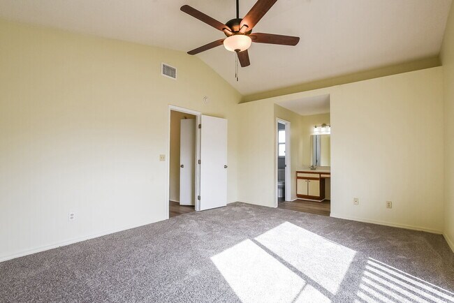 Building Photo - 9474 Chandon Dr