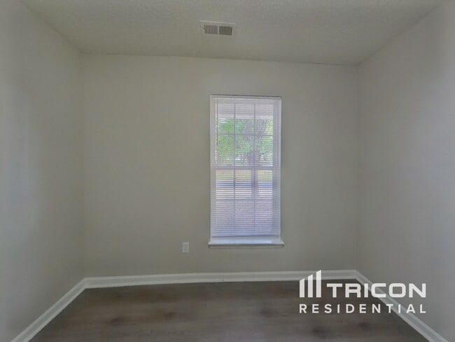 Building Photo - 2916 Westwinds Ct